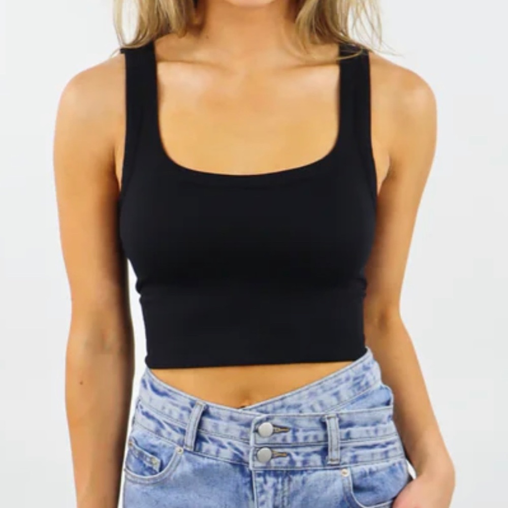 Black textured crop tank